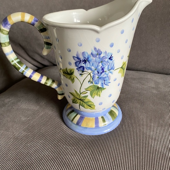 Hydrangea lover? Waverly hydrangea pitcher/vase. Ready for a hydrangea summer? - Picture 2 of 8